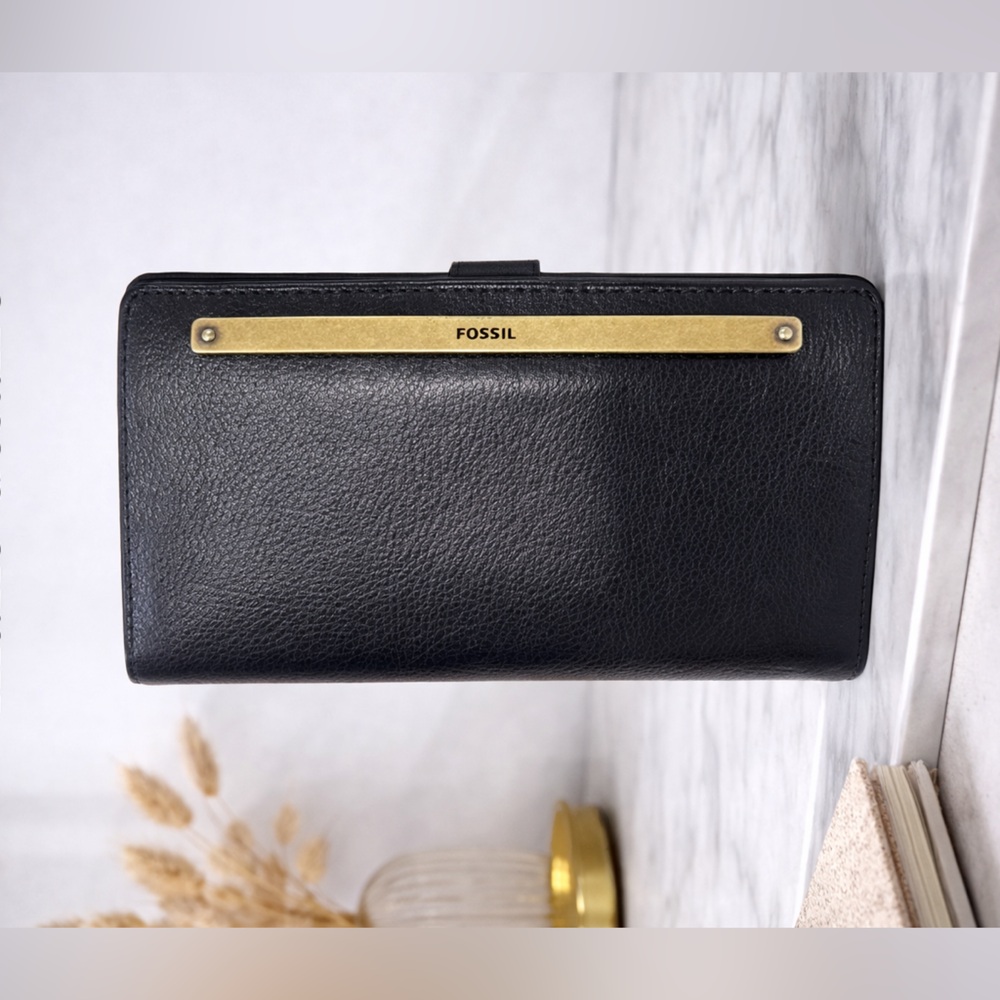 Fossil Black Leather Wallet with Gold Accent - Picture 12 of 12